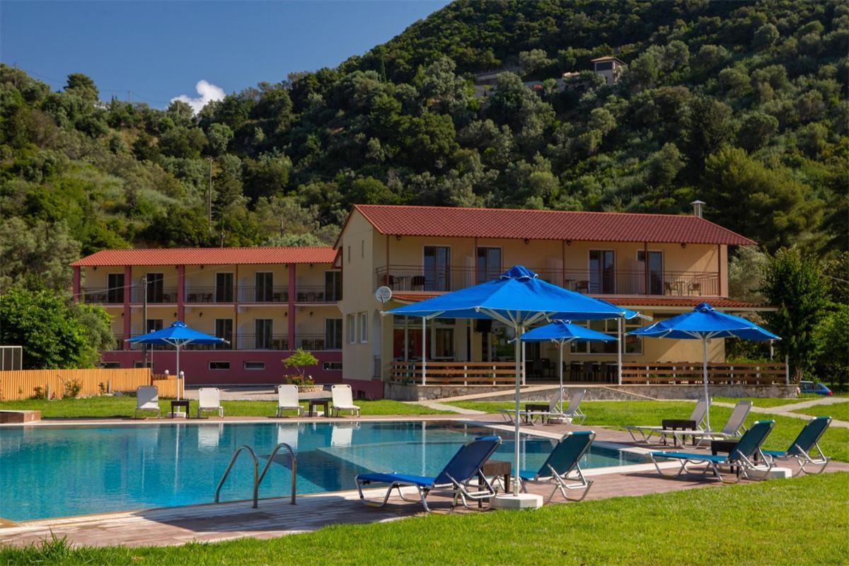 Menes Hotel Geni  Exterior photo