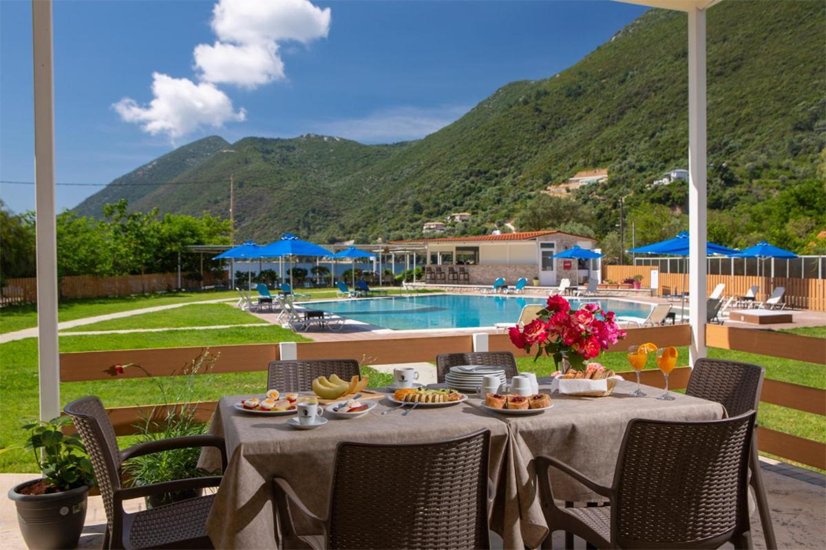 Menes Hotel Geni  Exterior photo