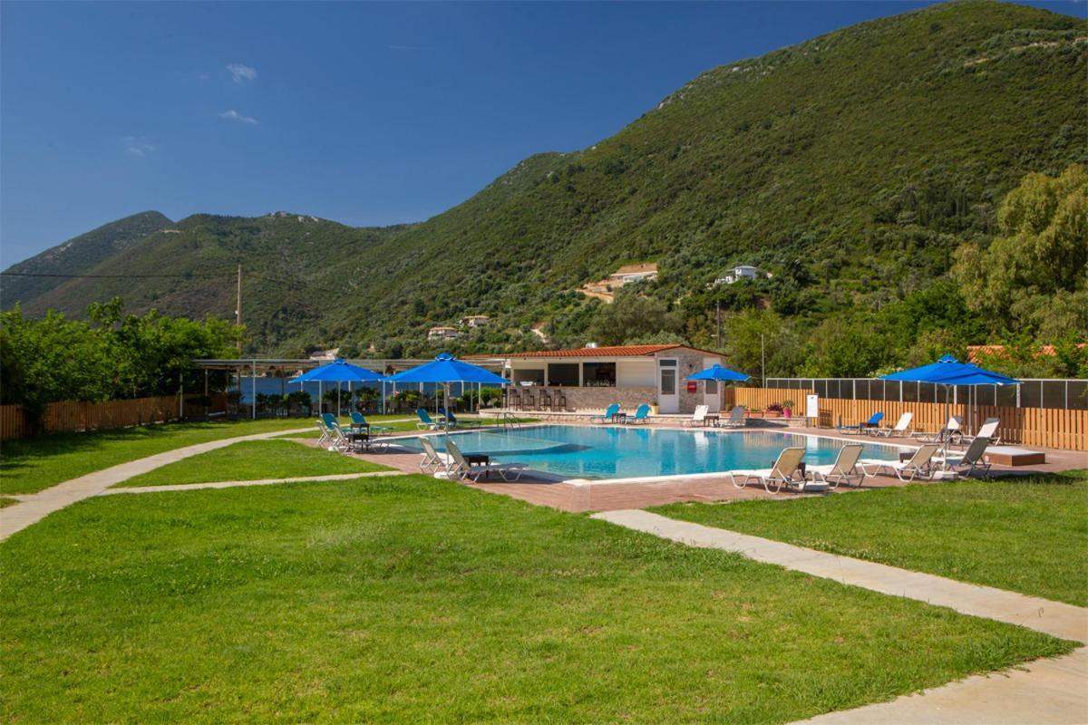 Menes Hotel Geni  Exterior photo