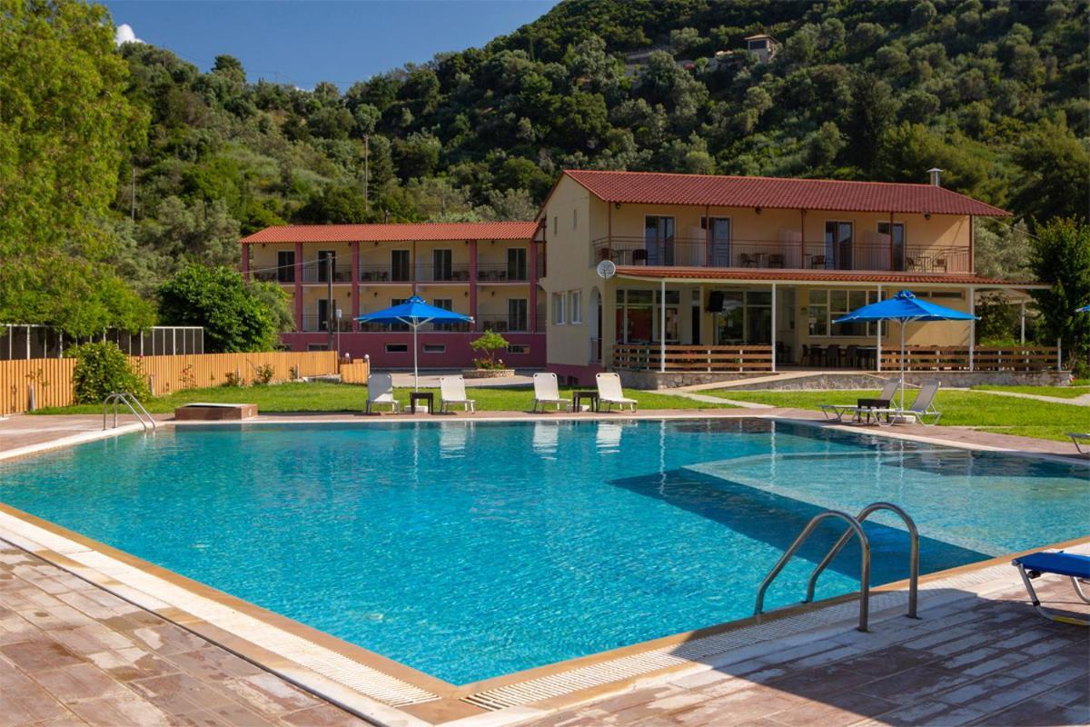 Menes Hotel Geni  Exterior photo
