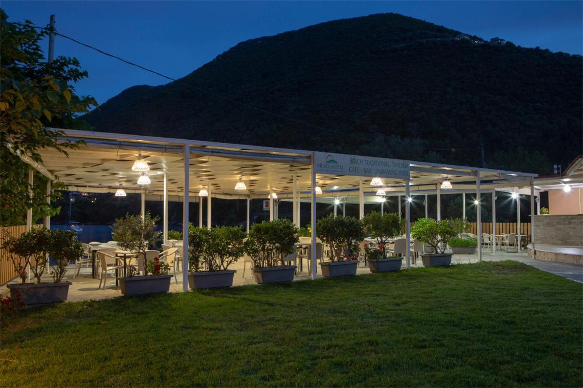 Menes Hotel Geni  Exterior photo