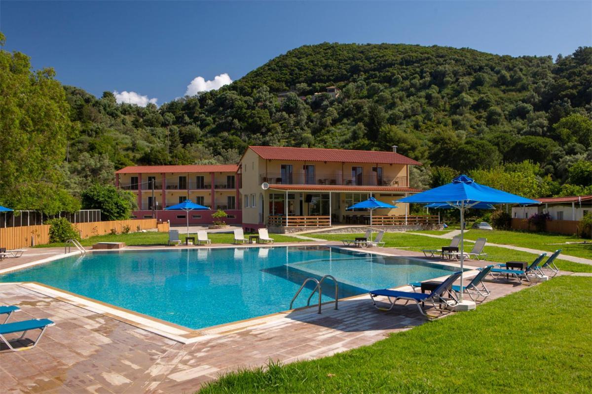 Menes Hotel Geni  Exterior photo