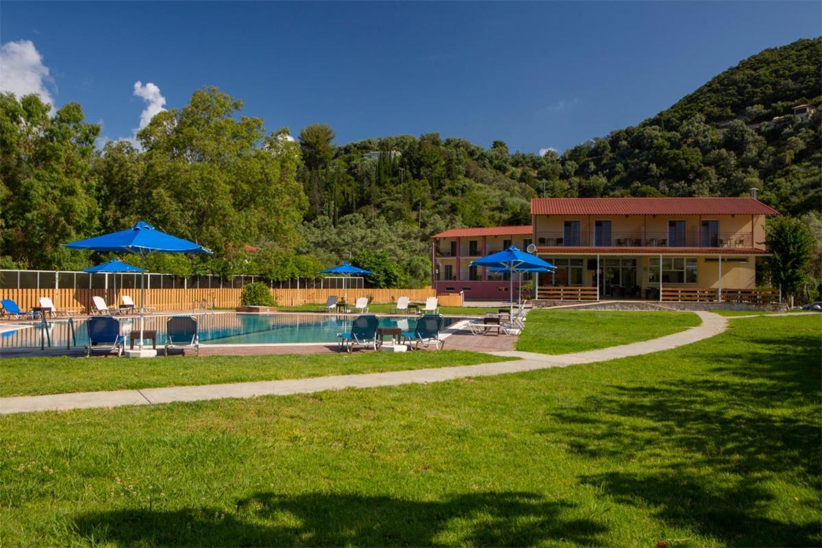 Menes Hotel Geni  Exterior photo