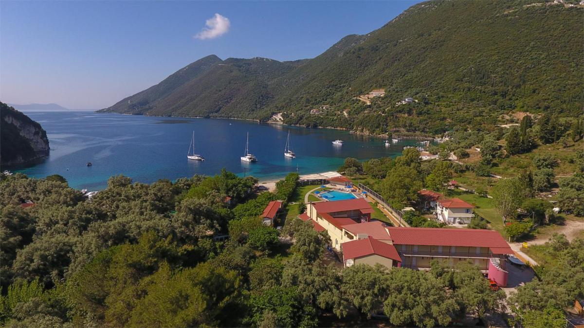 Menes Hotel Geni  Exterior photo