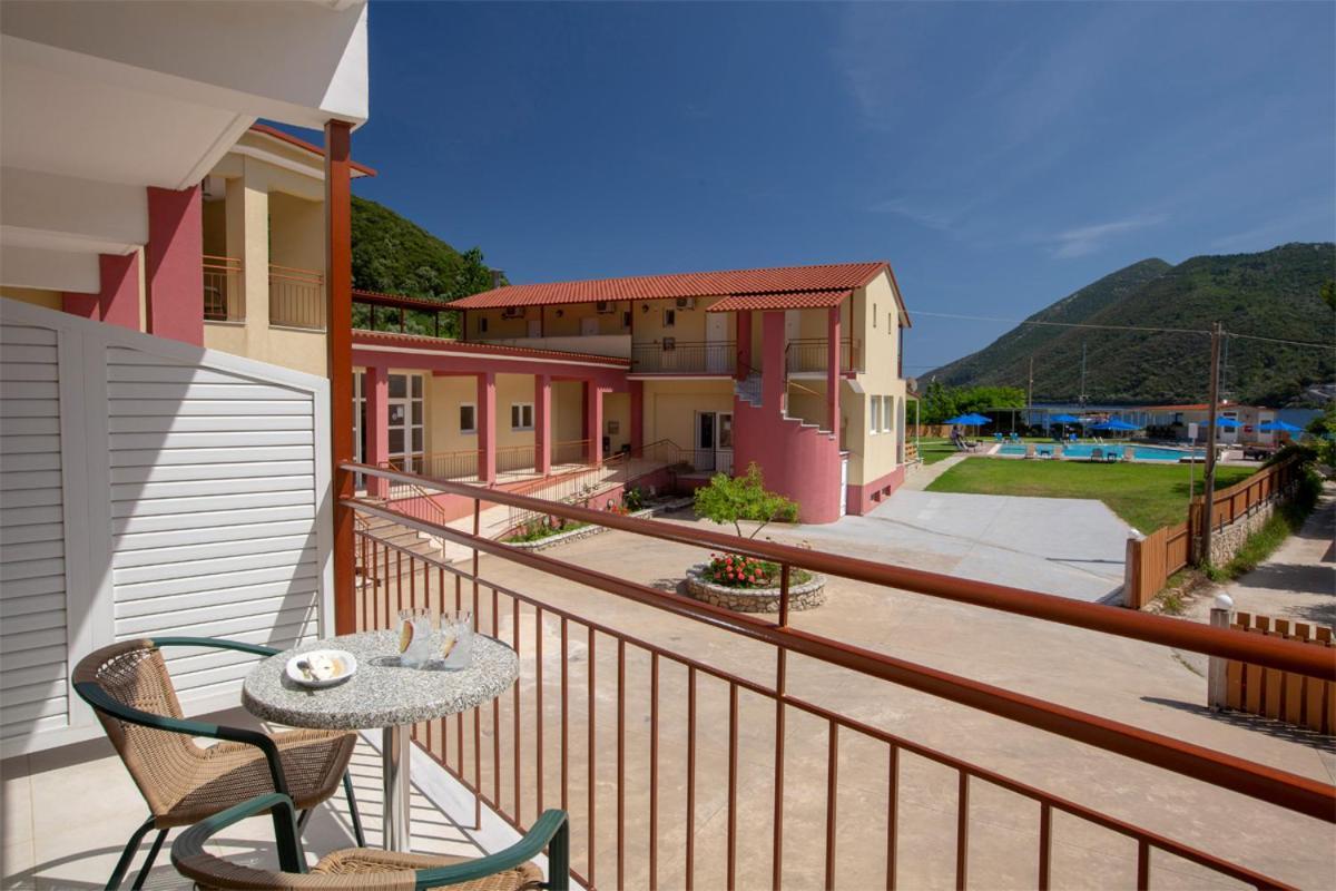 Menes Hotel Geni  Exterior photo
