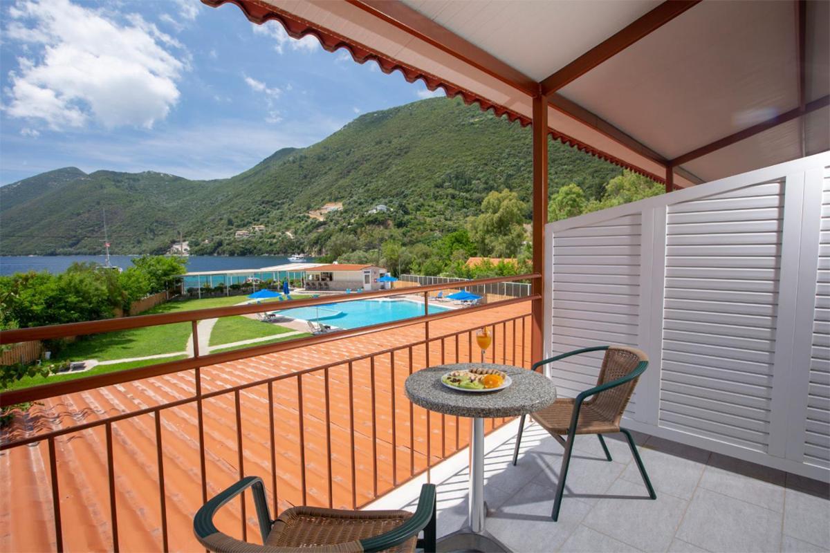 Menes Hotel Geni  Exterior photo