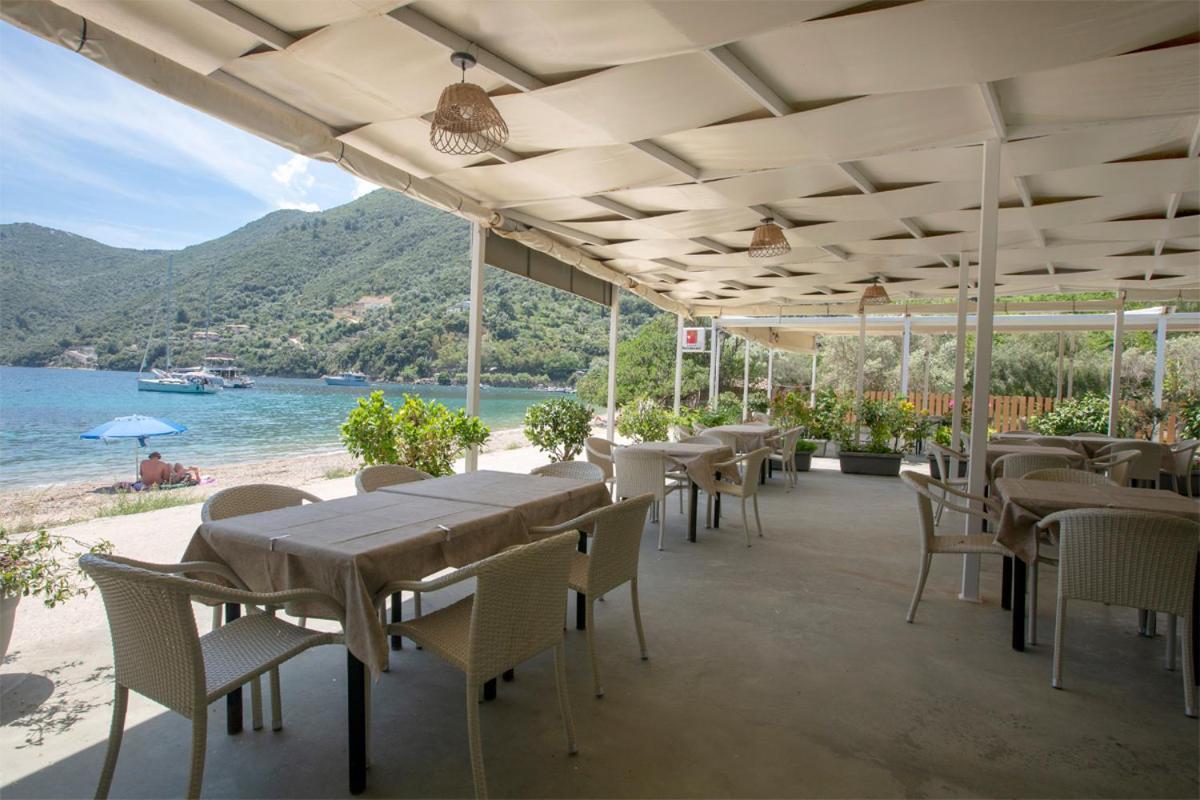 Menes Hotel Geni  Exterior photo