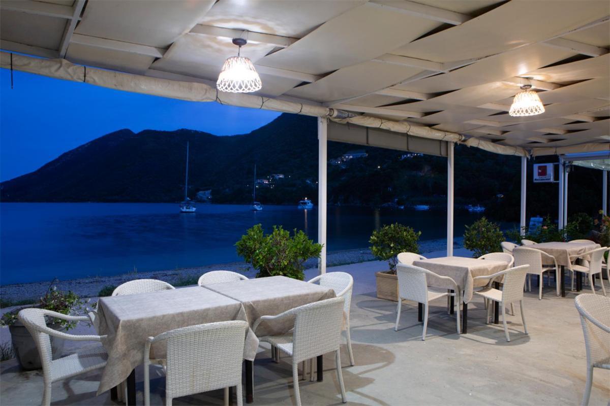 Menes Hotel Geni  Exterior photo