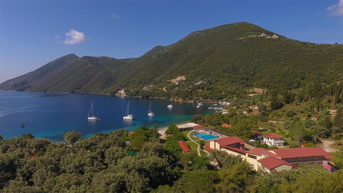 Menes Hotel Geni  Exterior photo