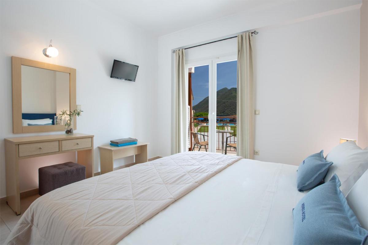 Menes Hotel Geni  Exterior photo
