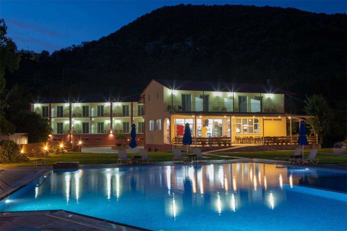 Menes Hotel Geni  Exterior photo